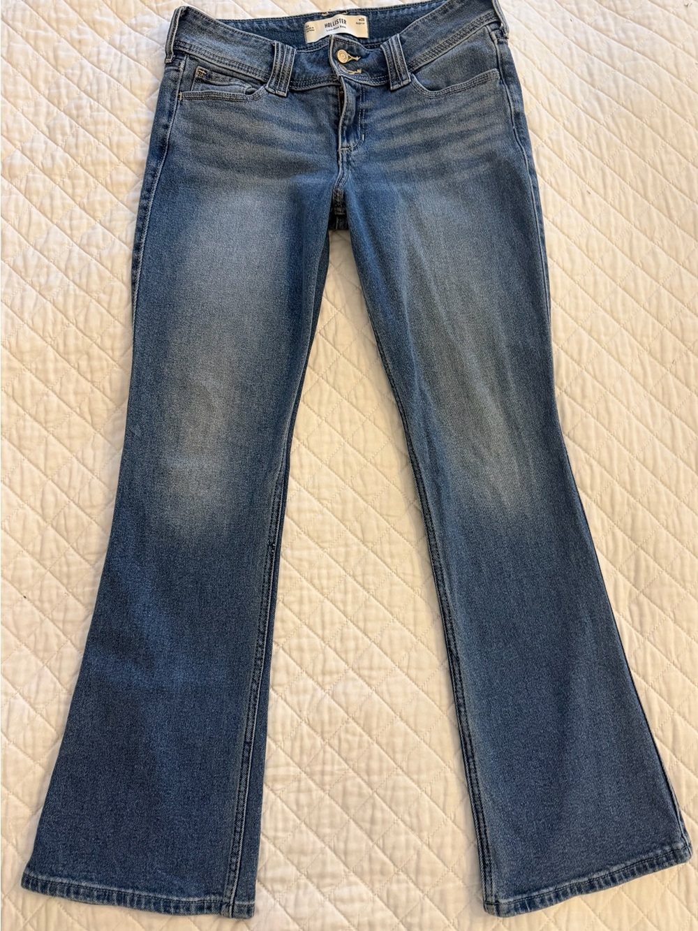 Hollister Low-Rise Embroidered Florals Bootcut Jean 6R